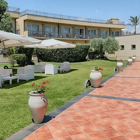 Hotel Nh Parco Degli Aragonesi 4*